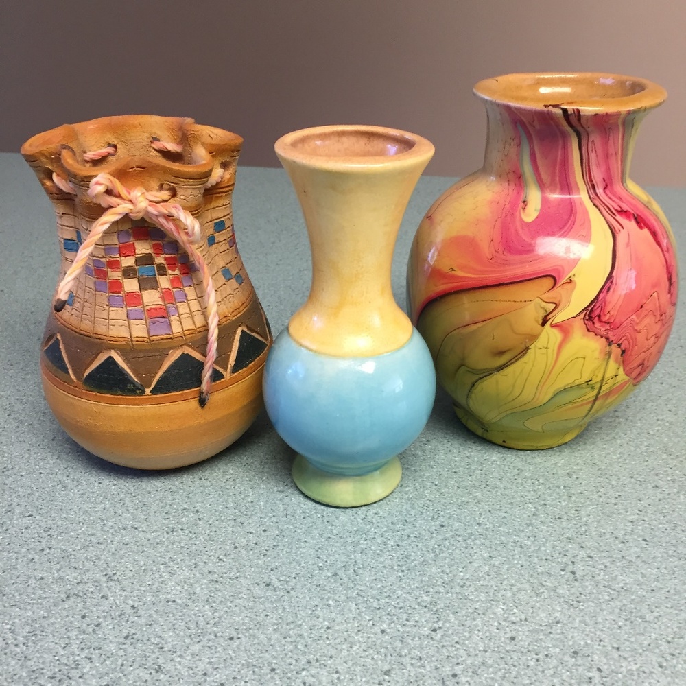 VINTAGE  MEXICAN & POTTERY VASES BUNDLE